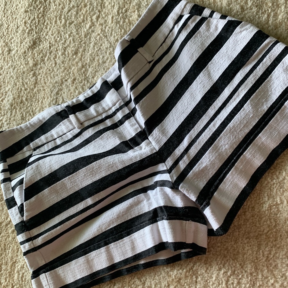 🌸 3/$25 🌸 Striped Shorts